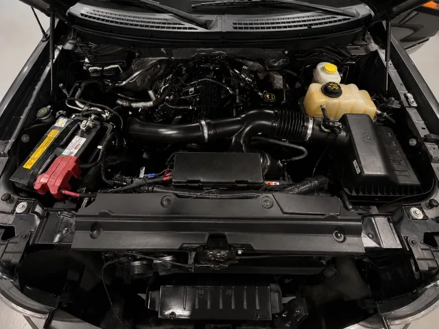 2014 Ford F-150 XLT — Imperfections · Photo 18